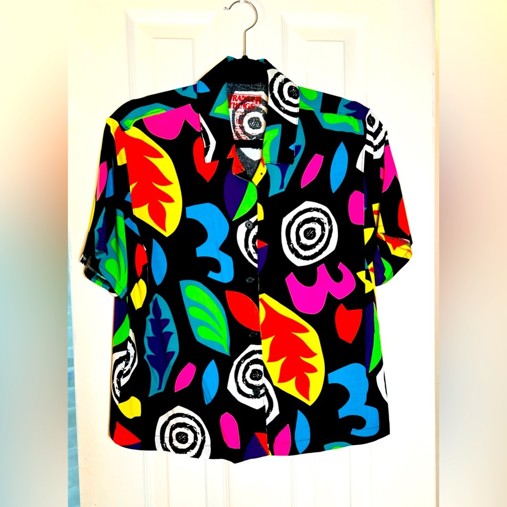 Hot Topic STRANGER THINGS 80s Print Eleven’s Shirt - Sz SM